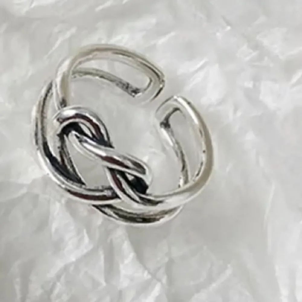The Infinity Wire adjustable Ring in 925 Silver - Picture 3 of 8